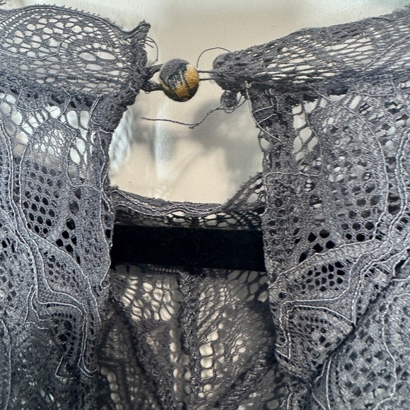 Torrid Gray Floral Illusion Sharkbite Lace Tank Top - Picture 6 of 9